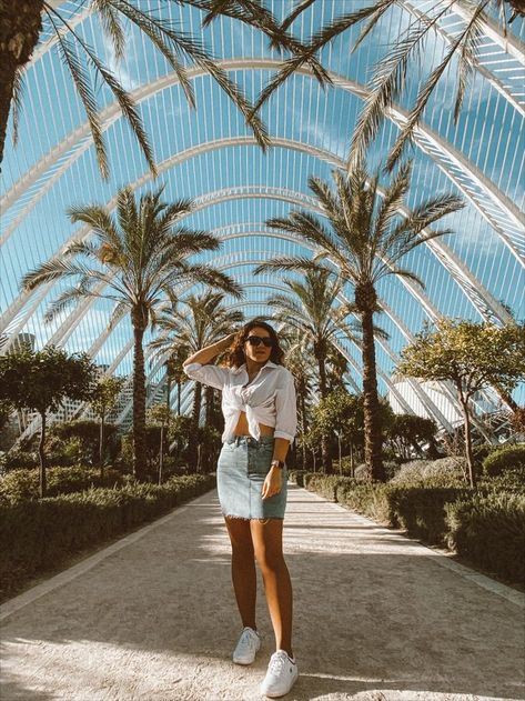 #valencia #palmtree #traveling #espana #travelwithme #spain #traveleurope #summer #architecture #girl #summer #hotgirlssummer #outfit #fashion Valencia Outfit, Architecture Girl, Summer Architecture, Spain Outfit, Travel Picture Ideas, Vacay Outfits, Valencia Spain, Pregnancy Photoshoot, Alicante