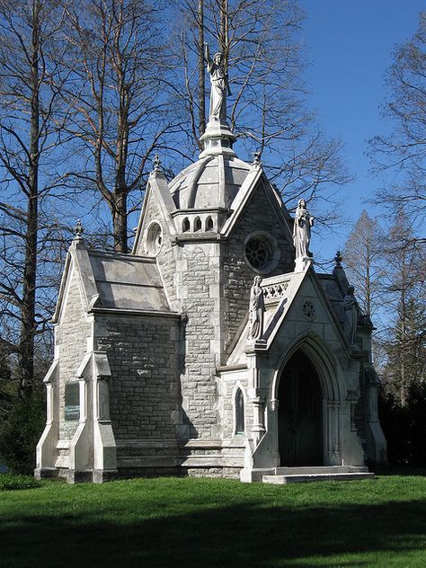 P T Barnum, Cemetery Monuments, Cemetery Statues, Cemetery Headstones, Old Cemeteries, Cemetery Art, Six Feet Under, Grave Marker, Tombstone