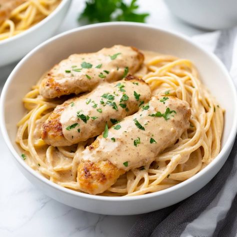 Chicken And Spinach Casserole, Chicken Lazone, Cajun Sauce, Spinach Casserole, Creamed Onions, Leafy Salad, Easy Skillet Meals, Cajun Chicken Pasta, Skillet Dishes