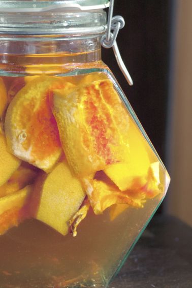 Lemon Peel Recipes, Orange Peels Uses, Grapefruit Recipes, Grapefruit Peel, Lemons And Limes, Homemade Liquor, Lemon Health Benefits, Best Words, Preserved Lemons