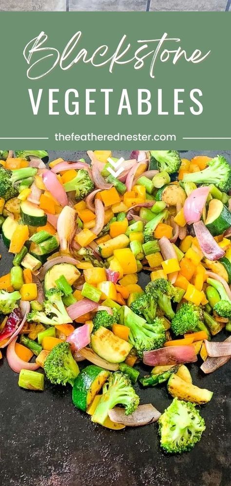 Vegetables With Steak, Herb Pairings, Outdoor Griddle Recipes, Griddle Cooking Recipes, Veggie Side Dish, Grilling Chicken, Grilled Vegetable Recipes, Outdoor Cooking Recipes, Cooking Stone