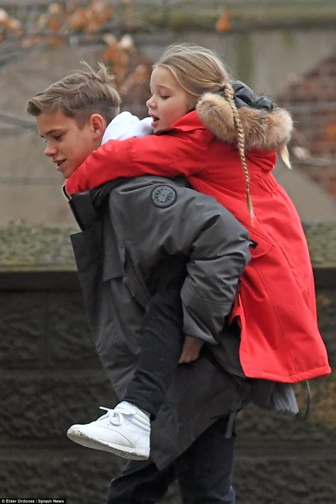 David Beckham Family, The Beckham Family, Harper Beckham, Siblings Goals, Romeo Beckham, Saturday Afternoon, Future Mom, Celebrity Kids, Cute Family