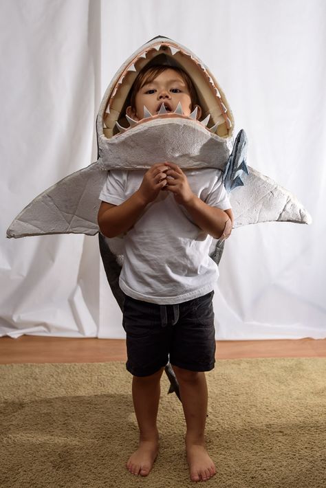 Homemade Shark Costume, Shark Costume Diy, Hammerhead Shark Costume, Diy Fancy Dress Costumes, Lion Fancy Dress, Diy Shark Costume, Fish Costumes, Shark Costume Kids, Aquarium Party