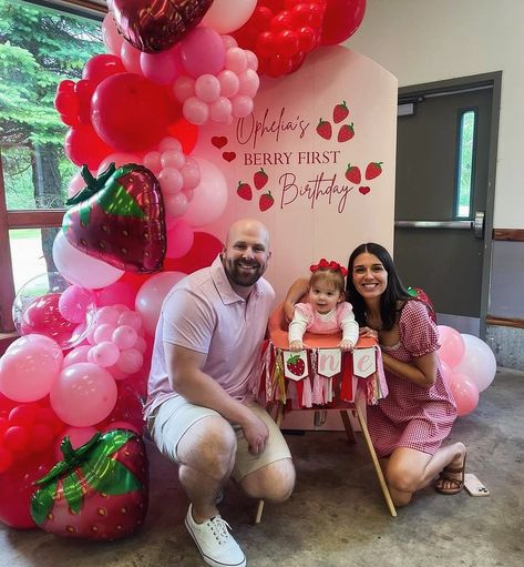 Ophelia’s Berry First Birthday 🍰 🍓 How cute is she? 😍😍 Loved this birthday balloon set up! Balloons by us, backdrop by the mama 💕 Thank you so much for having us! @gordyjibbz Berry First Birthday, Up Balloons, Birthday Balloons, First Birthday, Thank You So Much, First Birthdays, Berry, Love Her, Balloons