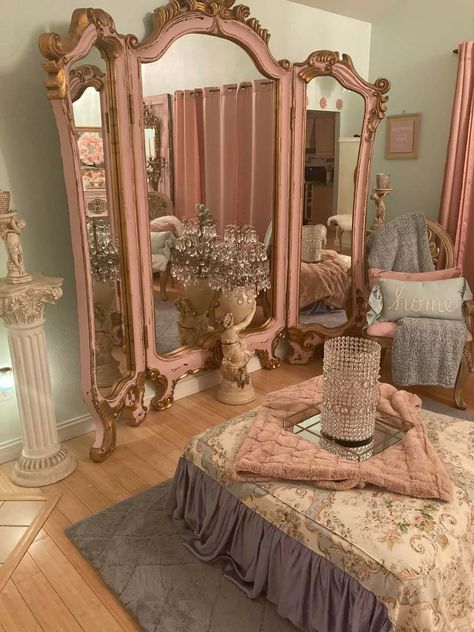 Coquette Home Aesthetic, Pink Victorian Room, Victorian Aesthetic Bedroom, Victorian Room Decor, Victorian Rooms, Zimmer Diy, Coquette Room, Couple Goal, Princess Core