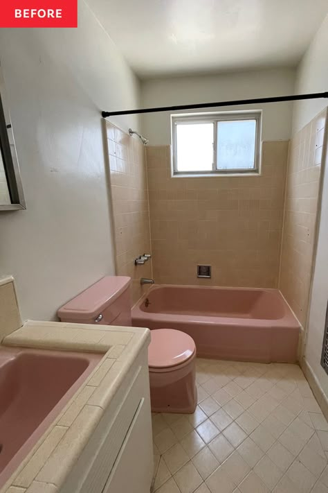 60’s Bathroom, Pink Tile Bathroom Ideas, Mauve Bathroom, Tub Bathroom Ideas, Pink Tile Bathroom, 1950s Bathroom, Pink Bathtub, Pink Bathroom Tiles, Retro Pink Bathroom