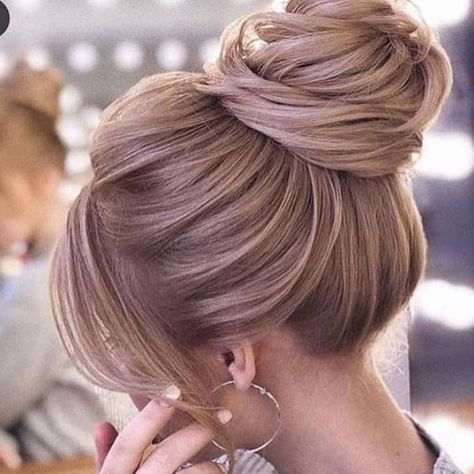 Le blond cacao, la couleur de cheveux tendance pour réchauffer votre hiver – delicesdemami Blond Cacao, Rose Blonde Hair, Rose Blonde, Latest Hair Braids, Classic Updo, Mens Hairstyles Medium, Hair Bun Tutorial, Latest Hair Trends, Hair Twist Styles