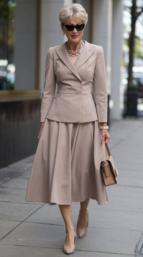 Fashion Tips For Women Over 60 First Lady Outfits, Golden Age Fashion, Mom Vision Board, Elegant Smart Casual, Chic Over 50 Fashion, Old Women Fashion, Ladylike Outfits, Ladylike Style, Over 60 Fashion