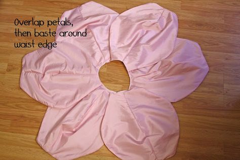 Circle Skirt Tutorial, Baby Dress Embroidery, Petal Skirt, Melly Sews, Flower Costume, Halloween Sewing, Sewing To Sell, Girls Dress Sewing Patterns, Diy Kostüm