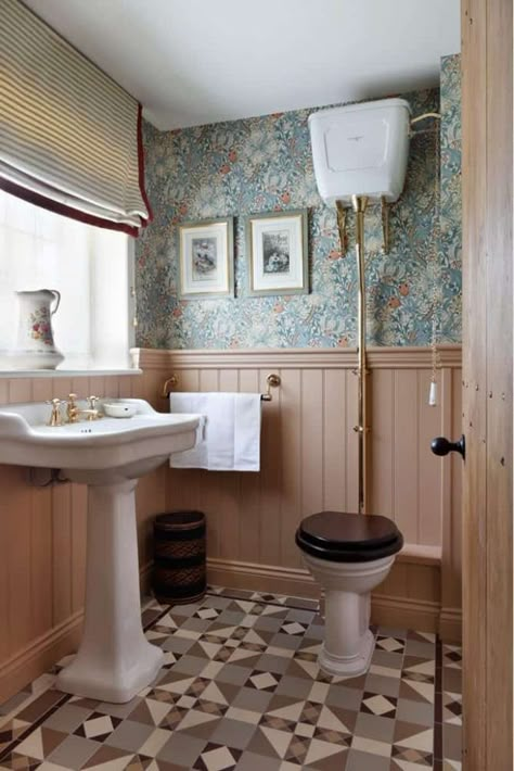 English Seaside, Pinkish Beige, Craftsman Bathroom, Glam Pad, Interior Design London, Inspiration Bathroom, Downstairs Toilet, Cottage Bathroom, Beige Bathroom