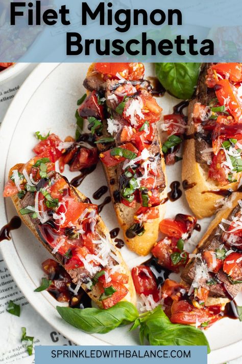 Super fun and absolutely delicious bruschetta with filet mignon. Filet Mignon Oven, Bruchetta Appetizers, Bruschetta Appetizer, Easy Bruschetta, Party Dip Recipes, Bruschetta Recipe, Delicious Appetizer Recipes, Appetizers Recipes, Dessert Appetizers