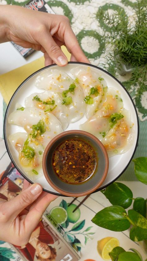 Banh Bot Loc Banh Bot Loc, Gluten Free Fish, Paprika Pork, Vietnamese Cuisine, Vietnamese Food, Dumpling Recipe, Vietnamese Recipes, Boba Tea, Fish Sauce