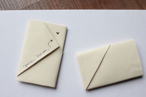 Letter folding technique (by creating_impossible_gardens, via Flickr) Origami Letter, Letter Folding, Folding Techniques, Origami Wedding, Origami Envelope, Origami Fish, Envelope Lettering, Origami Paper Art, Art Origami