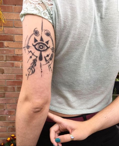 Sheikah Eye Tattoo, Zelda Couple Tattoo, Matching Zelda Tattoos, Legend Of Zelda Botw Tattoo, Botw Sheikah Slate, Botw Tattoo, Loz Tattoo, Legend Of Zelda Tattoo, Anime Tats