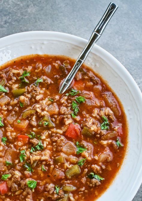 A deliciously hearty & healthy soup full of all the classic flavors of stuffed peppers like ground beef, onions, green & red bell peppers and brown rice. HAPPY NEW YEAR FRIENDS! I think we can all probably agree that as fun as the holidays are, they tend to be a time filled with lots of Bell Pepper Soup, Canning Crushed Tomatoes, Freezer Meal Planning, Pepper Soup, Sausage And Peppers, Cooking For Beginners, Soup And Stew, Stuffed Pepper Soup, Bbc Good Food Recipes