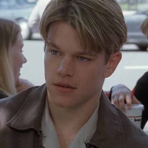 Male Actors 90s, Good Will Hunting Aesthetic, Blond Actors, Matt Damon 90s, Male Movie Characters, 90s Dicaprio Hair, Matt Damon 90s Good Will Hunting, Matt Damon 90s Glasses, Matt Damon Good Will Hunting