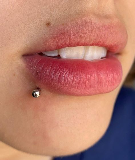 Piercing Boca, Outfits Baggy, Tattoos And Piercings, Lei, Piercings, Collage, Tattoos, Pins