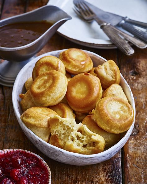 VEGAN Yorkshire puddingS - Avant-Garde Vegan Vegan Yorkshire Pudding, Yorkshire Recipes, Avant Garde Vegan, Gaz Oakley, Yorkshire Pudding Recipe, Roast Dinner Recipes, Vegan Roast Dinner, Vegan Xmas, Ms Diet