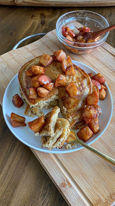 How To Make Cinnamon Pancakes, Food & Drinks, Pancakes With Apples, Animal Based Pancakes, Breakfast Recipes Fruit, Pancakes Breakfast Ideas, Breakfast Ideas Sweet, Cinnamon Apple Pancakes, Sweet Breakfast Ideas