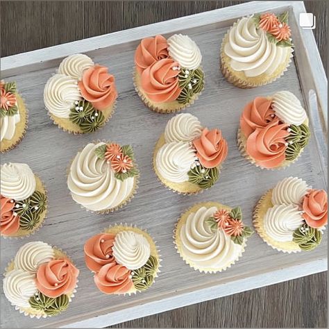 Orange And Green Cupcakes, Cupcake Designs For Wedding, Cupcake Inspo Simple, Classy Cupcakes Birthday, 70th Cupcake Ideas, Wedding Fall Cupcakes, Pink Fall Cupcakes, Fall Bridal Shower Cupcake Ideas, Happy Mother’s Day Cupcakes