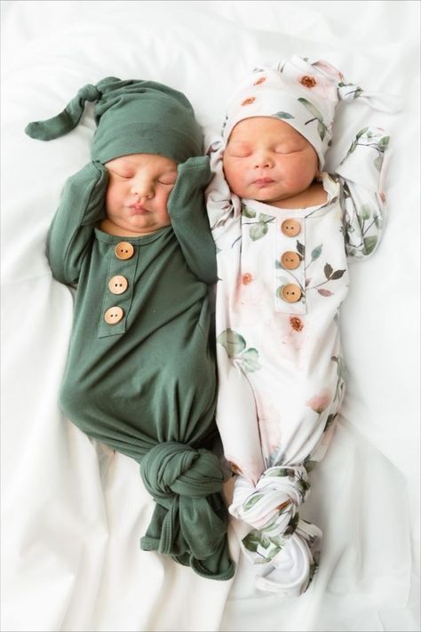 DOUBLE THE CUTENESS!! 😀 Twin Newborn, Boy Girl Twins, Twin Outfits, Newborn Twins, Twin Boys, Twin Babies, Newborn Pictures