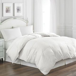 White Bed Comforters, White Comforter Bedroom, White Down Comforter, Feather Comforter, Bed Linen Design, White Bed, White Comforter, Goose Feather, Hotel Suite