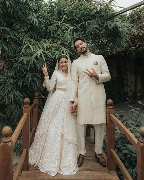 Styled in Pakistan (@styledinpakistan) • Instagram photos and videos Nikkah Photoshoot, Bridal Fits, Engagement Couple Dress, Indian Wedding Pictures, Pakistani Wedding Photography, Engagement Dress For Bride, Punjabi Wedding Couple, Nikah Outfit, Pakistan Wedding