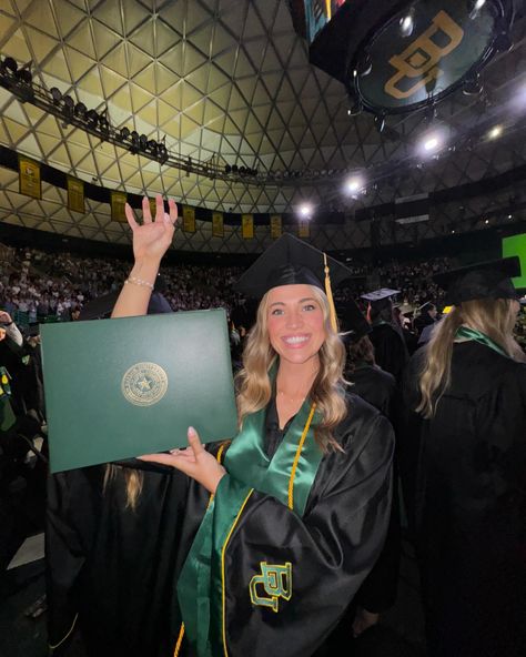 Wow. TYJ for this answered prayer!! 🤍👩🏼‍🎓 Going to @bayloruniversity was a 1st grade dream of mine. My sweet friend @ashlyn_wilkes introduced me to Baylor University and there was no going back. 3rd grade Kayley sat in the same gym I just graduated in and watched her first Baylor basketball game. High school freshman Kayley sat in McLane stadium and watched her first Baylor football homecoming. High school junior Kayley knew she would apply to Baylor nursing…and ONLY Baylor nursing school. So... Baylor University Aesthetic, Baylor Dorm, Mclane Stadium, High School Freshman, Baylor Basketball, Baylor Football, University Inspiration, Molecular Genetics, College Vision Board