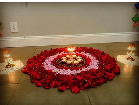 Rangoli Of Flowers, Flower Rangoli Designs, Simple Flower Rangoli, Diwali Rangoli Designs, Home Flower Decor, Diwali Pictures, Rangoli Designs Simple Diwali, Diy Floral Decor, Rangoli Designs Simple