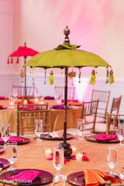 Indian Wedding Table Decorations Round Tables, Diy Indian Centerpieces, Mehendi Table Decor Ideas, Indian Wedding Reception Table Decor, Mehendi Centerpieces Table Settings, Mendhi Food Table, Jago Decor Backdrop, Lady Sangeet Decoration, Jago Decor Ideas