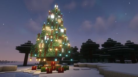 Christmas Tree In Minecraft, Christmas Tree Minecraft Ideas, Minecraft Christmas Tree Tutorial, Christmas In Minecraft, Minecraft Xmas Builds, Minecraft Christmas Tree Builds, Christmas Minecraft Ideas, Minecraft Christmas Village, Minecraft Christmas Decorations