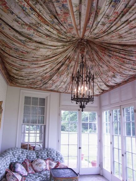 Tented Bedroom Ceiling, Drapes For Ceiling, Tented Ceiling Diy, Boutique Ceiling Ideas, Canopy Ceiling Draping Bedroom, Tented Ceiling Bedroom, Diy Fabric Ceiling, Cloth On Ceiling, Ceiling Drapes Bedroom