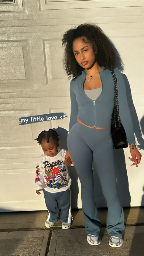 Black Mom Outfits, Samaria And Toosii, Mommy Daughter Pictures, Cute Family Pictures, Black Motherhood, Mommy And Baby Pictures, Pregnancy Outfit, Mommy Moments