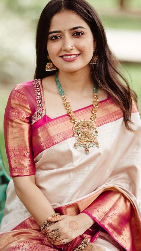 Sarees For Seemantham, Gadwal Saree Blouse Designs, Kanjivaram Saree Blouse Design, Ashika Ranganath Saree, Anushka Wedding, Kanjivaram Blouse, Kannada Bride, Cream Saree, Ashika Ranganath