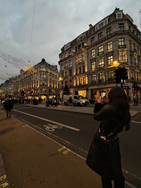 London winter city Christmas lights leather trench coat holiday travel Europe vacation girl London Style Aesthetic, Living In London Life, Red Asthetics Photos, Regent Street London, Old Money London, London Photo Ideas Instagram, London Street Aesthetic, Studying In London, London Streets