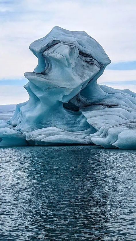 Jökulsárlón Glacier Lagoon Boat Tour: Is It Worth a Visit? - Veggies Abroad Glacier Aesthetic, Ice Land Blue Lagoon, Glacier Lagoon Iceland, Blue Lagoon Iceland Aesthetic, Iceland Glacier, Iceland Aesthetic Blue Lagoon, Jökulsárlón Glacier Lagoon, Glaciers Melting, Jokulsarlon Glacier Lagoon