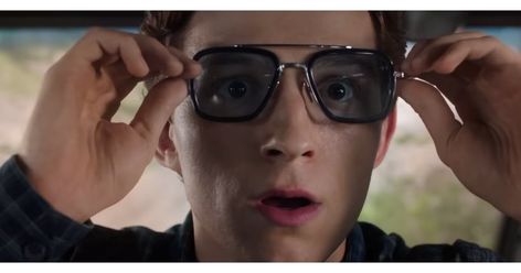 Peter was able to give the E.D.I.T.H. glasses away without the glasses having any sort of security protocol in Spider-Man: Far From Home. Edith Glasses, Hi Gif, Tony Stark Sunglasses, Saying Hi, Tom Holland Peter Parker, Tom Holland Spiderman, Man Movies, Wearing Glasses, Superhero Movies