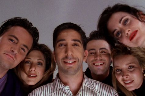 *Everyone welcoming Ben into the weirdness and hilarity of their world* ;) Friend Quiz, Friends Scenes, Matt Leblanc, Friends Episodes, Big Friends, Friends Poster, Ross Geller, Friends Cast, Friends Tv Series