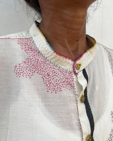 “Rice unisex stitch” - This is a variation of running stitch since it looks like rice we call it the rice stitch | Instagram Embroidered Collars Embroidery, Hand Embroidery Clothes, Upcycle Embroidery, Boro Embroidery, Creative Mending, Rice Stitch, Like Rice, Textile Techniques, Mending Clothes