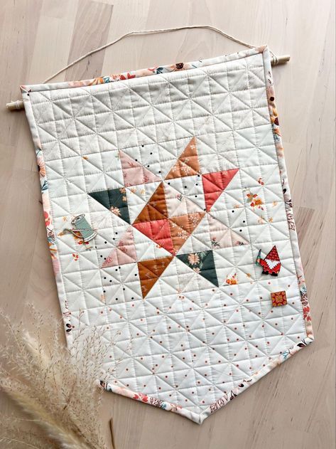 Quilted Wall Hangings Patterns, Pin Banner, Simple Quilt, Quilter Gifts, Hanging Quilts, Quilted Table Runners Patterns, Quilts Decor, Cute Quilts, Quilt Projects