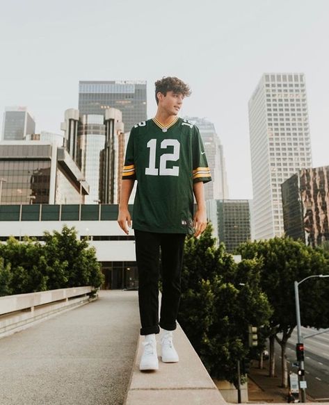 American Football Jersey Outfit Mens, Nfl Jersey Outfit Men, Nfl Jersey Outfit Fashion Men, Football Jersey Outfit Mens, Nfl Jersey Outfit, Sports Jersey Outfit, Eurotrip Outfits, Sportwear Outfit, College Football Outfits