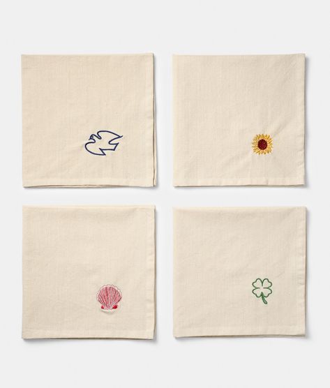 Home visit with Kakan Hermansson Embroidery Napkins, Fabric Sewing Patterns, Embroidered Napkins, Embroidery Inspiration, Four Leaf Clover, Cocktail Napkins, Clover Leaf, Napkins Set, Sewing Fabric