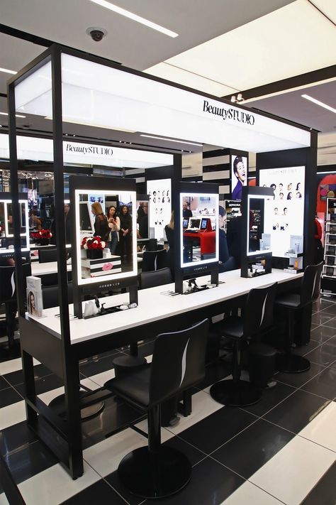 Sephora Just Opened Its Biggest Store Ever, and It's Truly Insane Sephora Hacks, Sephora Gift Sets, Sephora Store, Makeup Studio Decor, Hair Salon Marketing, Makeup Products Sephora, Sephora Sale, Makeup Station, Retail Inspiration