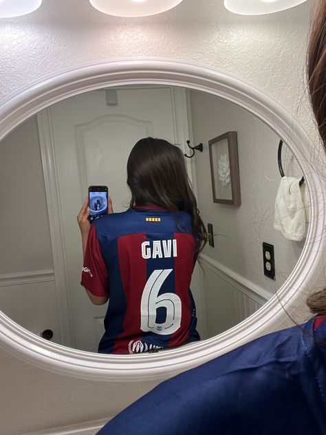 Barcelona Girl Aesthetic, Barca Girl, Beautiful Friend Quotes, Girly M Instagram, Football Jersey Outfit, Football Boyfriend, Volleyball Quotes, Pablo Gavi, Best Football Team