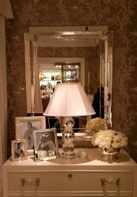 Ralph Lauren's flagship store in New York - My Stylery Old Hollywood Bedroom, Hollywood Bedroom, Dream Apartment Decor, Romantic Homes, Manhattan New York, Madison Avenue, Dream Apartment, Dream House Interior, Flagship Store