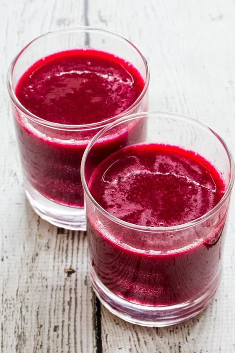 Berry Beet Juice, known simply as the "best red juice" in our house, can be made in just minutes in your #Vitamix blender. No added sugar! Acai Juice Recipes, Açaí Smoothie, Acai Recipes, Abc Juice, Acai Juice, Health Shots, Beet Juice Recipe, Berry Smoothies, Juice Shots