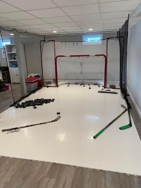 Hockey Garage Ideas, Ice Hockey Bedroom, Indoor Hockey Rink In House, Hockey Training Room, Hockey Basement Ideas, Basement Hockey Rink, Kids Hockey Bedroom, Hockey Bag Storage, Hockey Rink Outfits