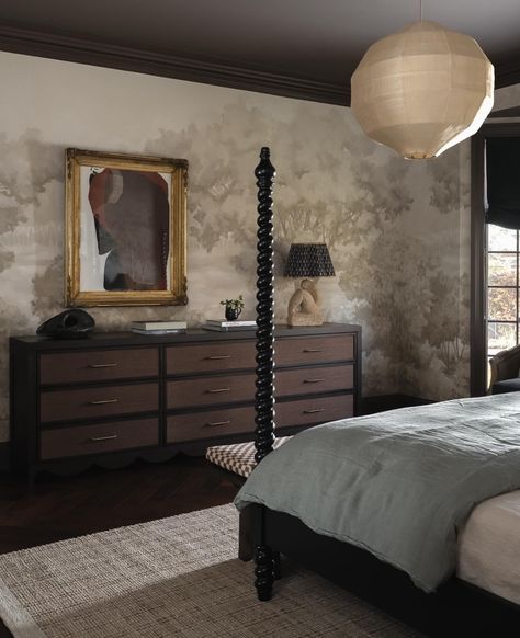 {FEATURE} What a pretty, moody bedroom! I love the dark colors and pretty textures! Those bedside lamps and that bed are so good! Design: @heidiwoodmaninteriors 📷: @sarahshieldsphoto Via: @houseliftdesign . . . Follow along @audreycrispinteriors for more interior design Inspo! . . . . . . . . . . . . #doingneutralright #modernfarmhouse #apartmenttherapy #theeverygirlathome #showemyourstyled #inmydomaine #cljsquad #smmakelifebeautiful #hometohave #simplystyleyourspace #currentdesignsituat... Spanish Bedroom, Moody Interior Design, Colonial Interior Design, Moody Bedroom, Room Remodeling, Main Bedroom, Beautiful Bedding, Interior Design Studio, House Inspo