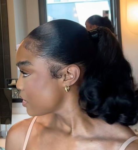 Wig Inspiration, Really Curly Hair, Sleek Ponytail Hairstyles, Black Ponytail Hairstyles, Quick Weave Hairstyles, Short Sassy Hair, Blowout Hair, Natural Curls Hairstyles, Hair Laid