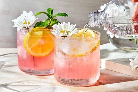 Gin Daisy Recipe | Wine Enthusiast Gin Daisy, Daisy Cocktail, Brandy Sour, Spring Drink, Light Drinks, Specialty Drinks, Gin Recipes, Best Gin, Gin Drinks